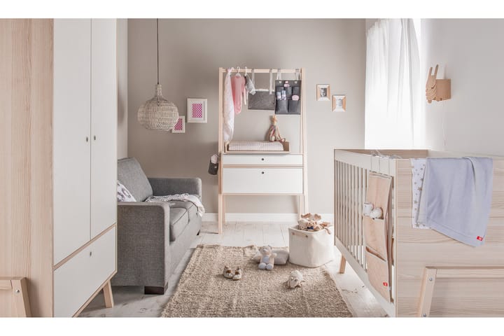 SPOT Garderob Trä/Natur/Vit - Barn & bebis - Förvaring barnrum - Byrå barnrum
