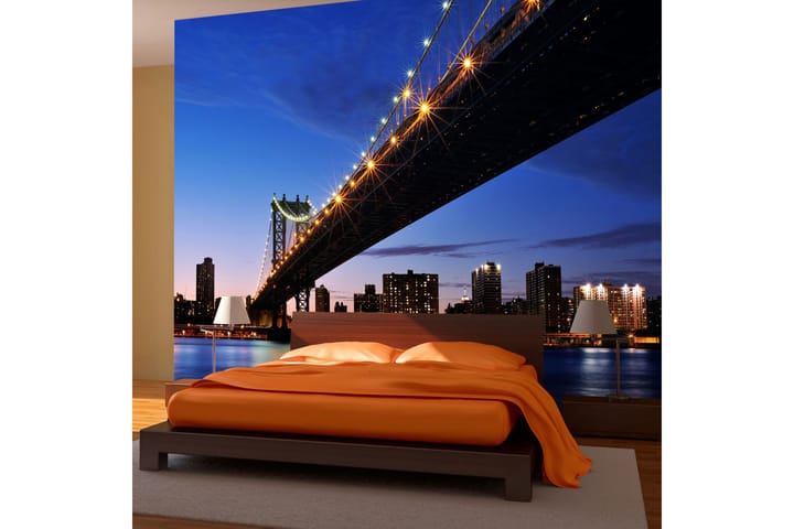 FOTOTAPET Manhattan Bridge Upplyst På Natten 300x231